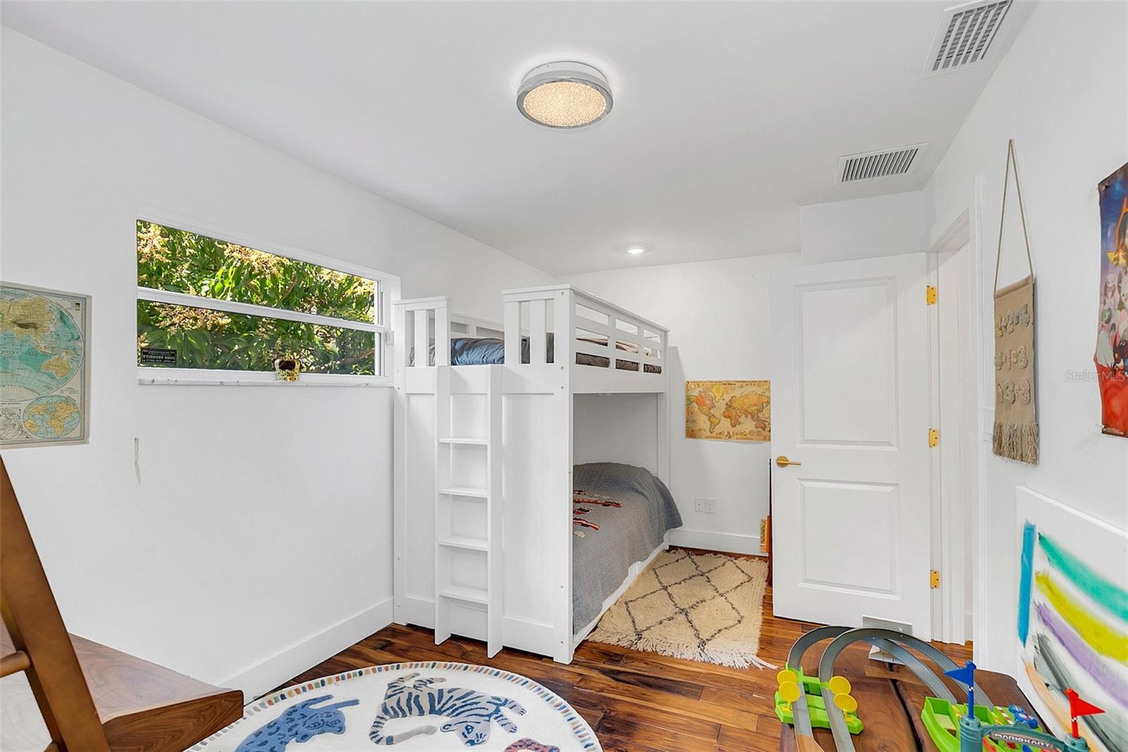 Image 26 of 37 For 1640 Palm Avenue