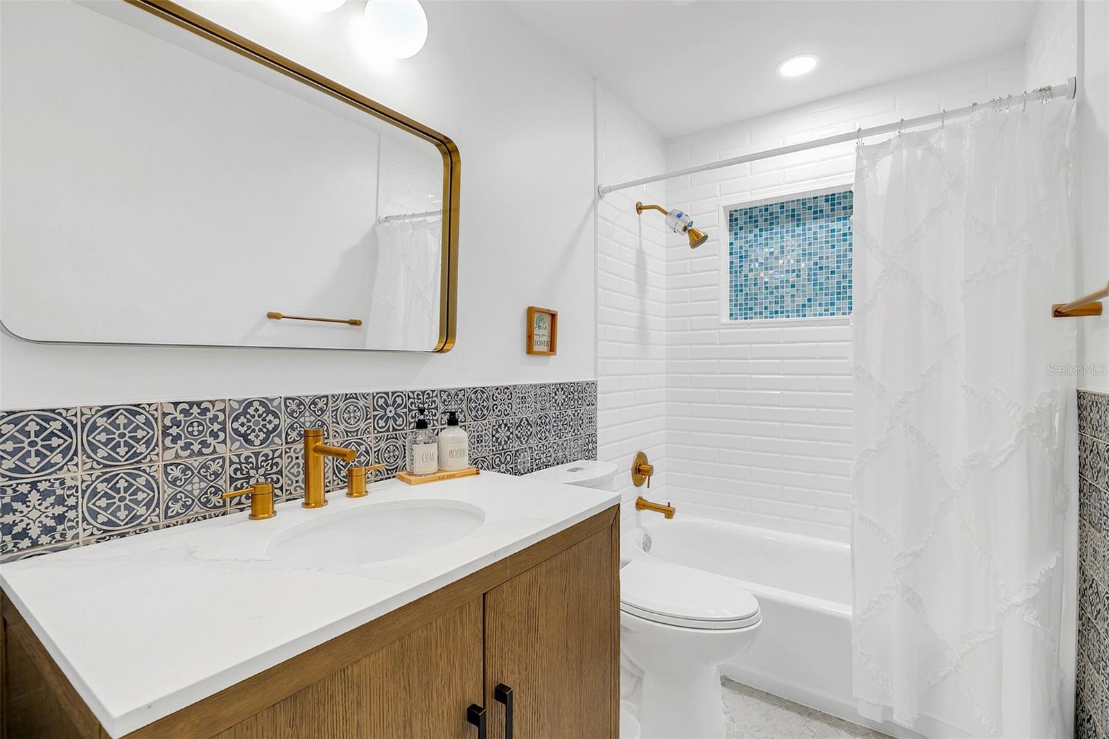 Image 28 of 37 For 1640 Palm Avenue