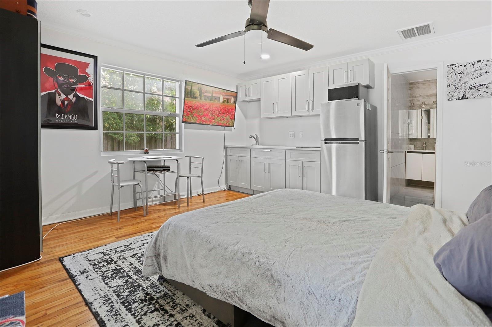 Image 4 of 8 For 322 Kaley Street B