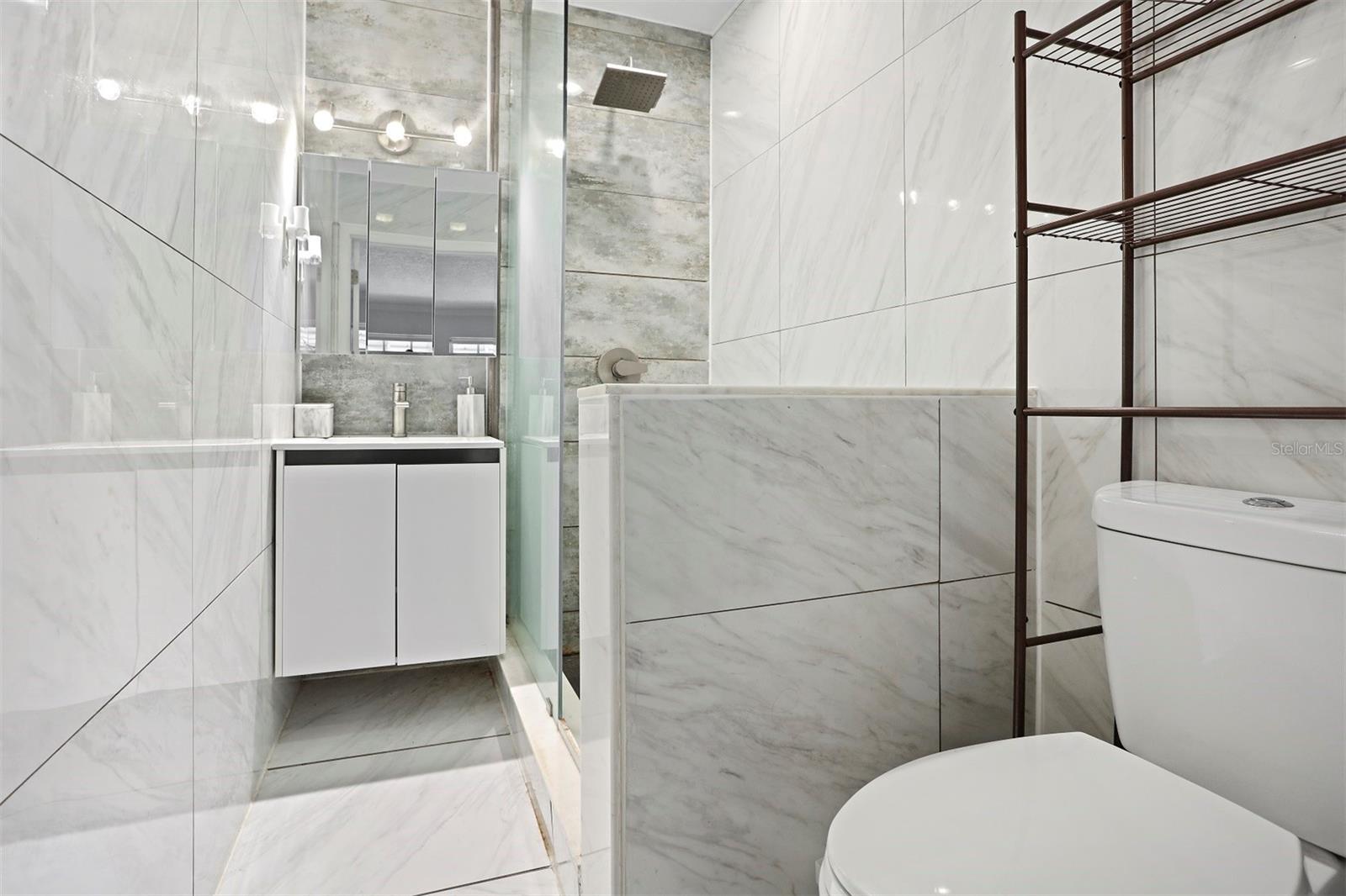 Image 5 of 8 For 322 Kaley Street B