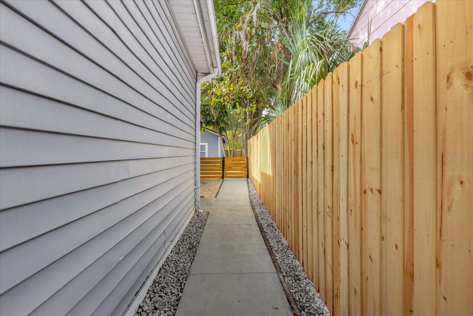 Image 6 of 8 For 322 Kaley Street B