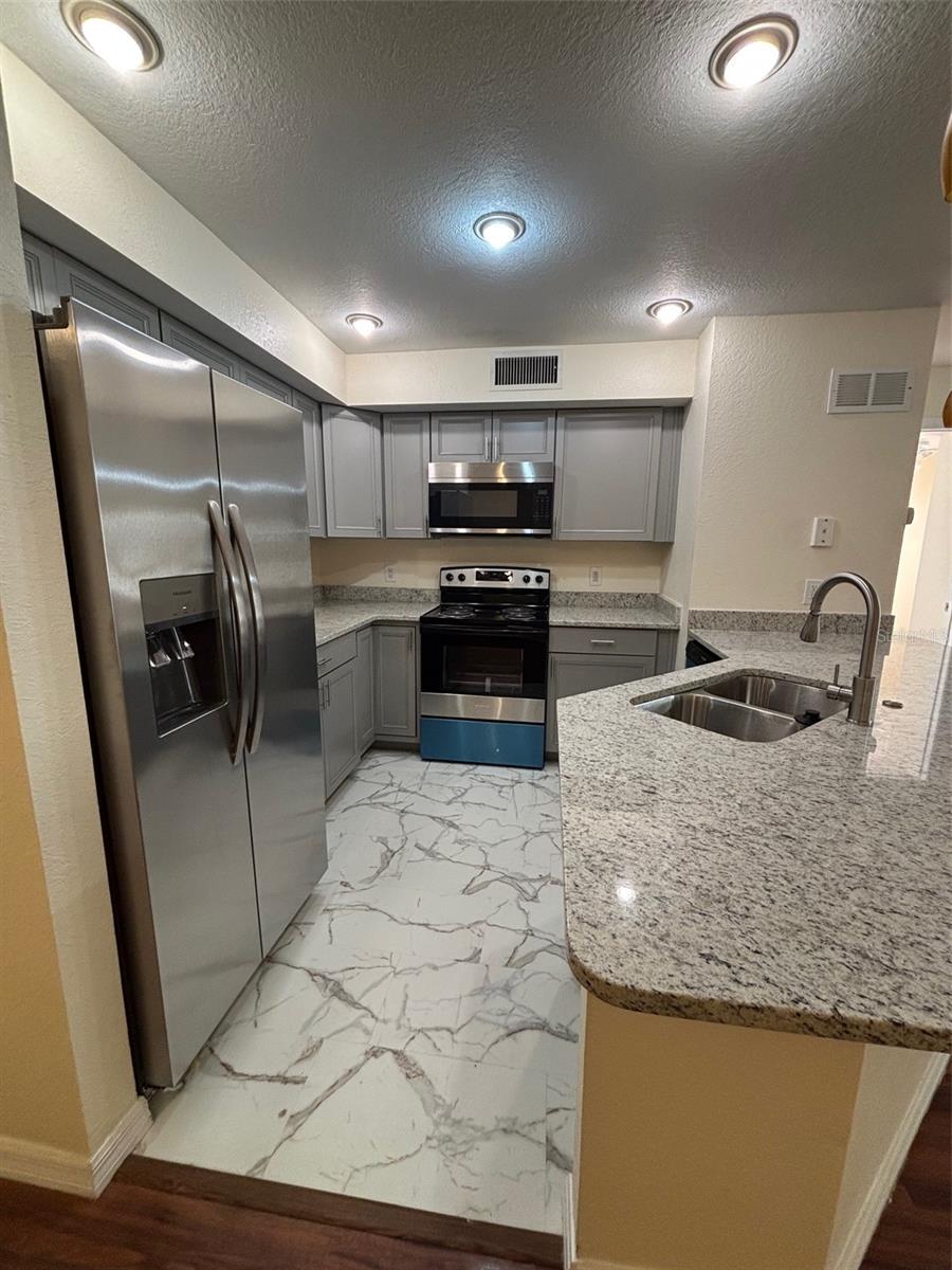 Image 5 of 25 For 831 Camargo Way 205