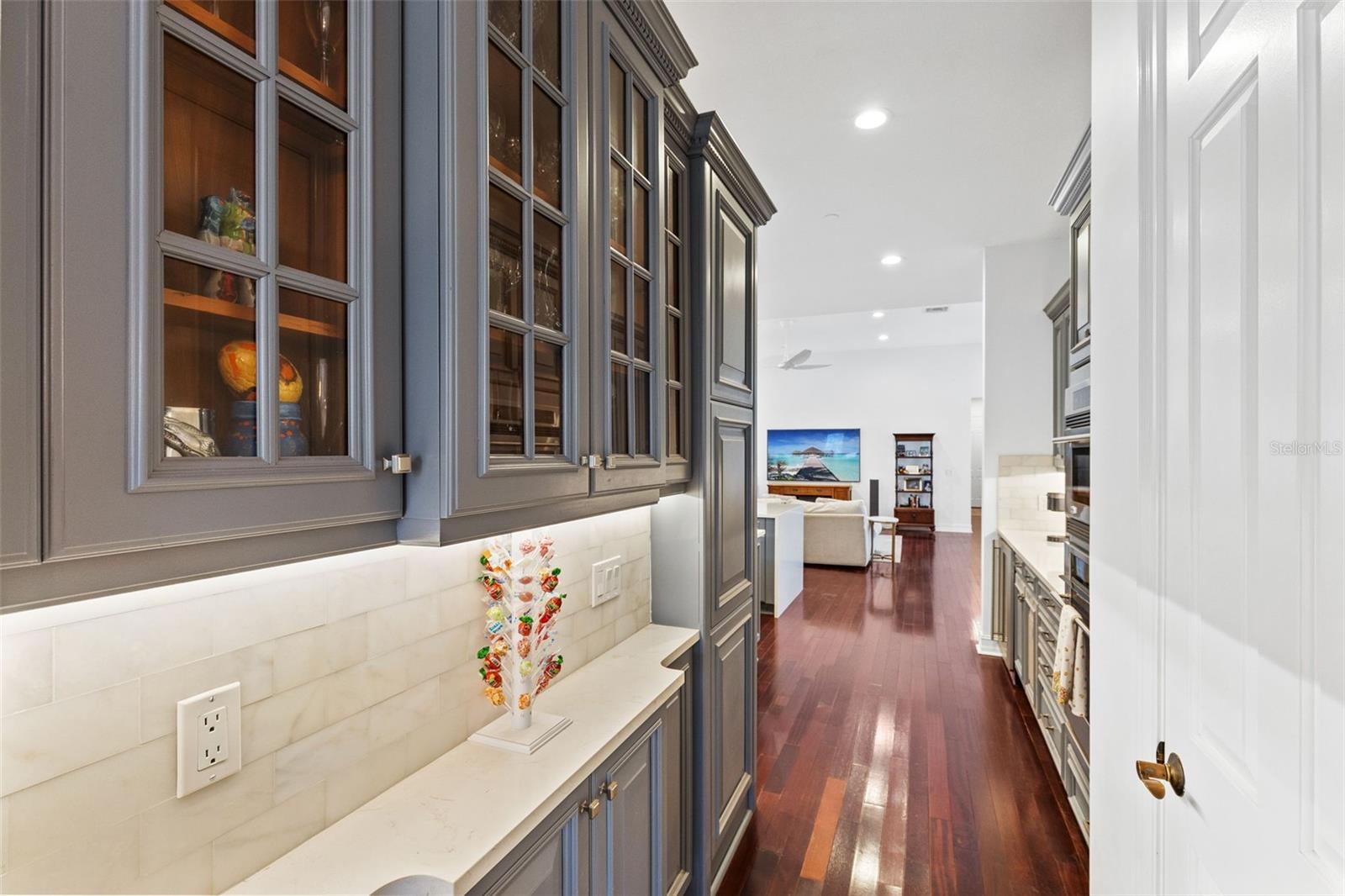 Image 10 of 53 For 3884 Lower Park Road