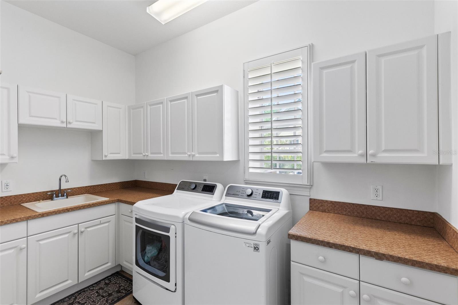 Image 24 of 53 For 3884 Lower Park Road