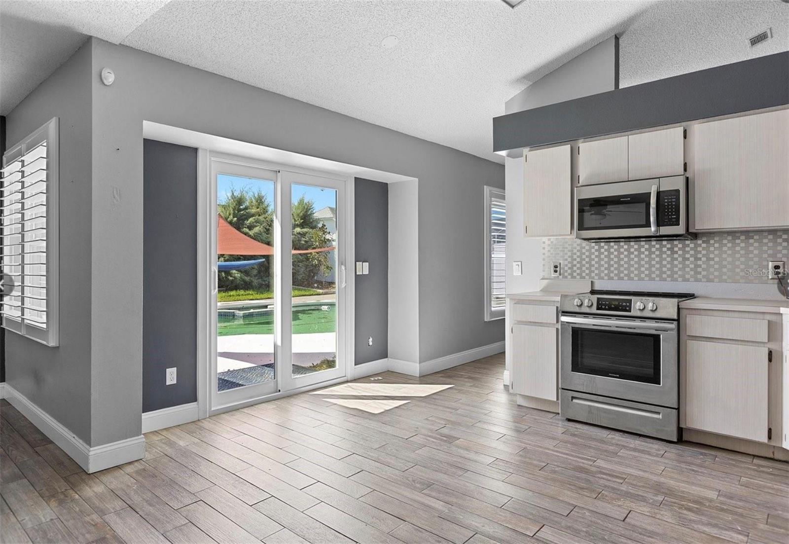 Image 10 of 11 For 5517 Loma Vista Drive E