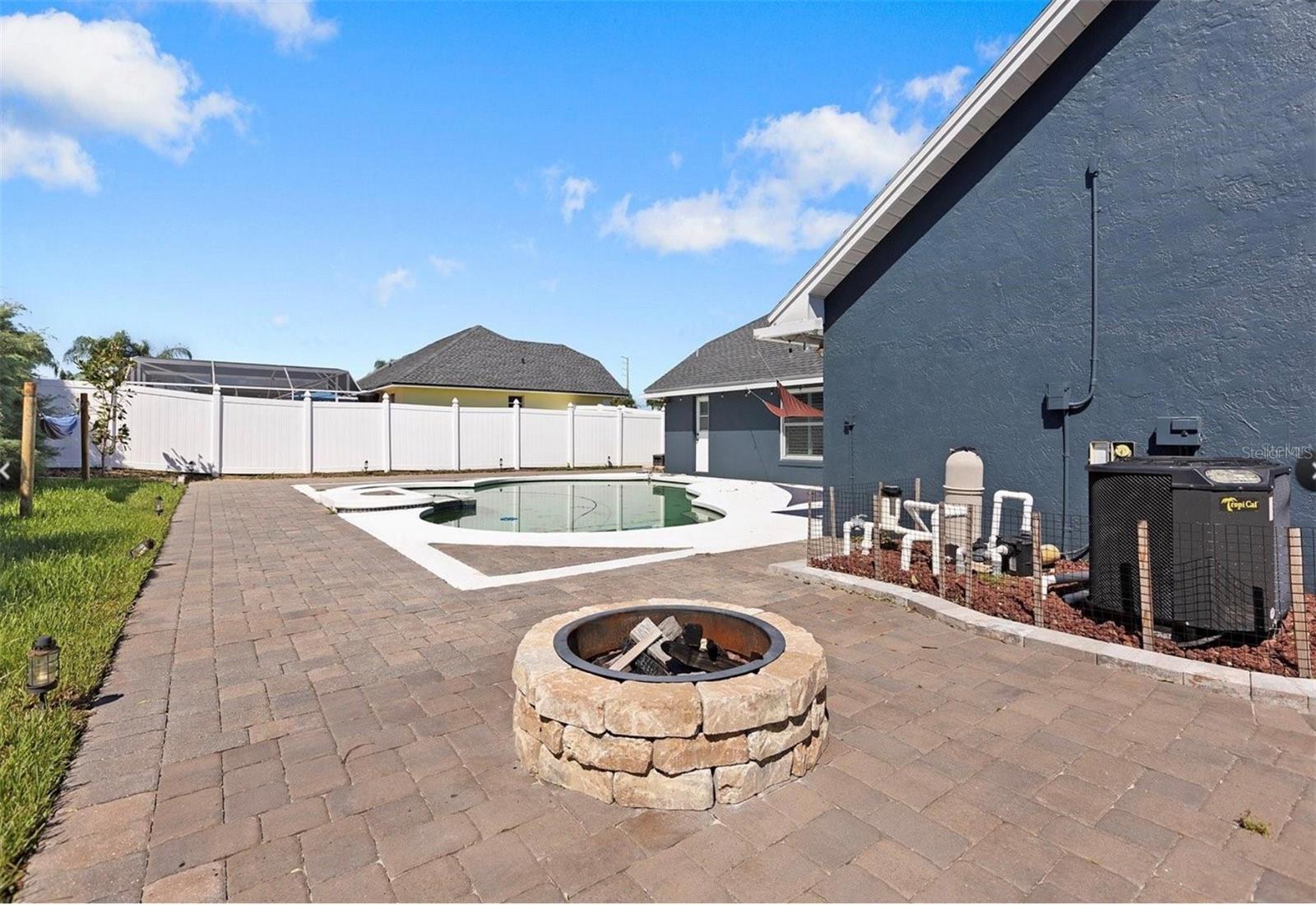 Image 3 of 11 For 5517 Loma Vista Drive E