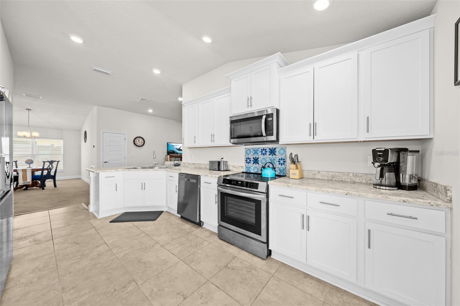 Image 12 of 45 For 695 Lantana Street