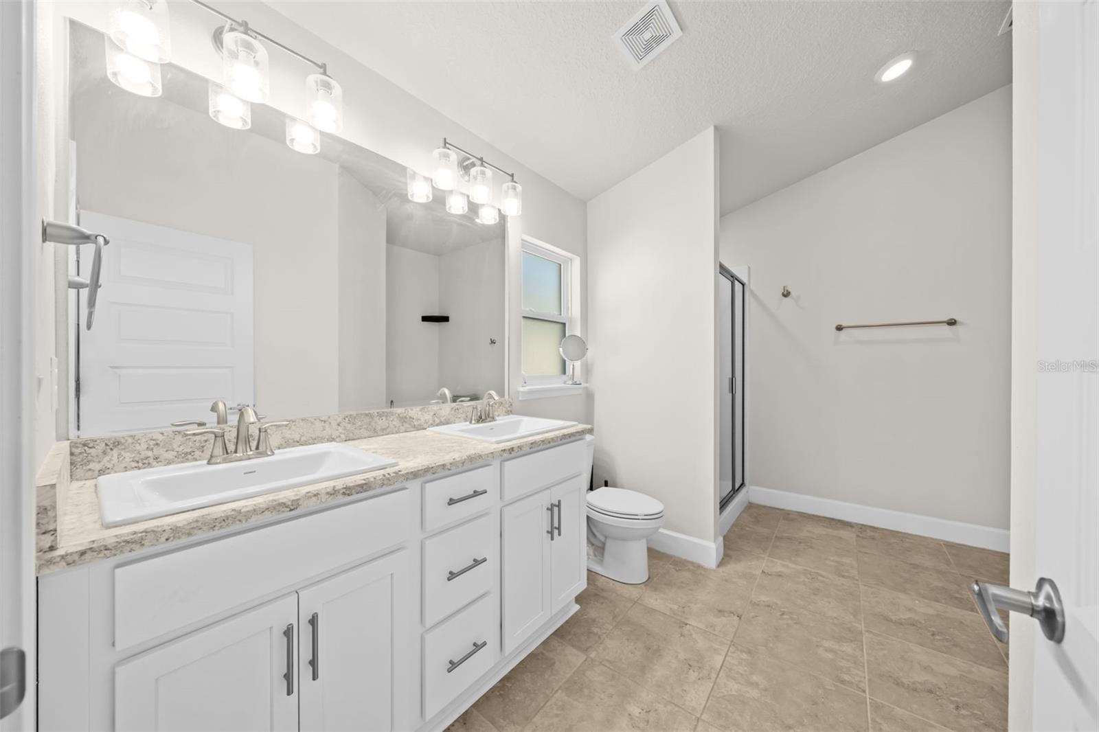 Image 27 of 45 For 695 Lantana Street