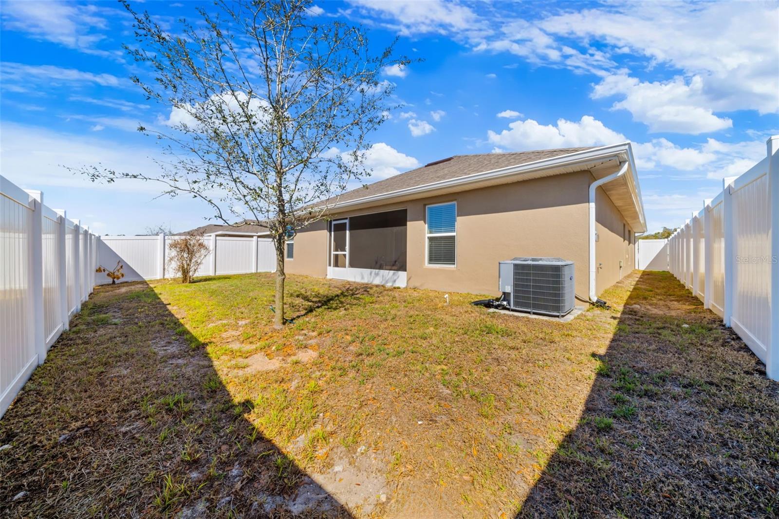 Image 34 of 45 For 695 Lantana Street