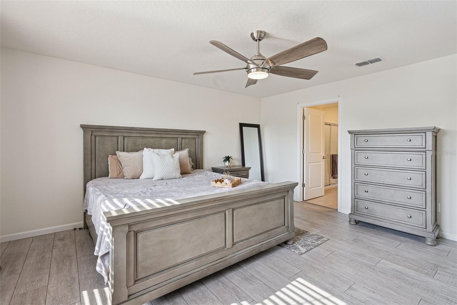 Image 14 of 42 For 2044 Cades Cove Way