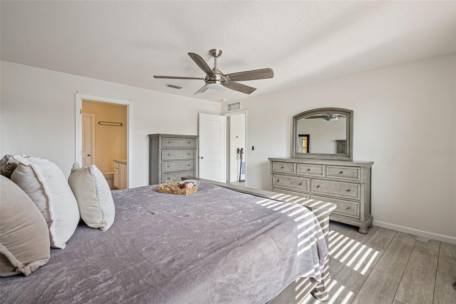 Image 16 of 42 For 2044 Cades Cove Way