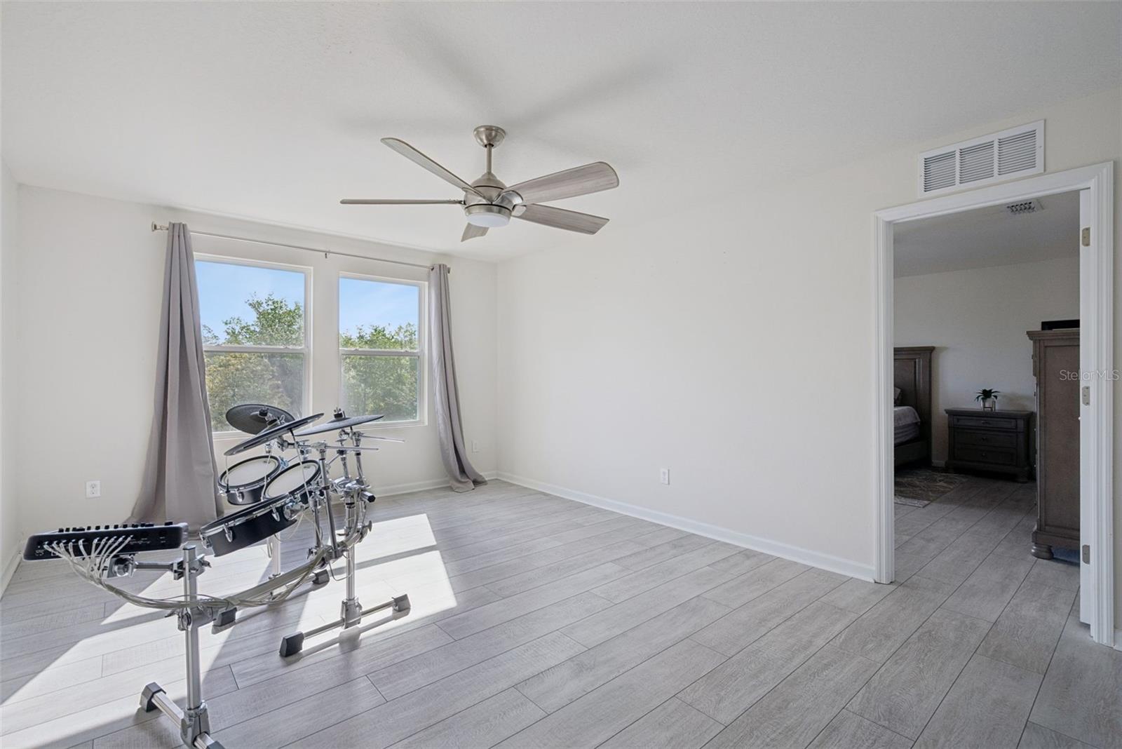 Image 21 of 42 For 2044 Cades Cove Way