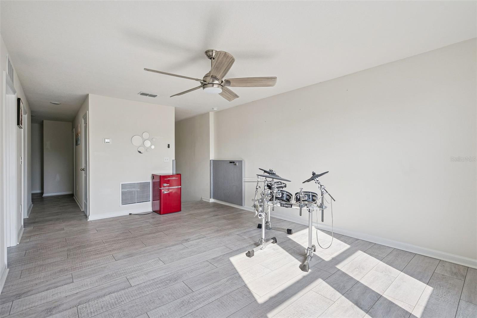 Image 23 of 42 For 2044 Cades Cove Way