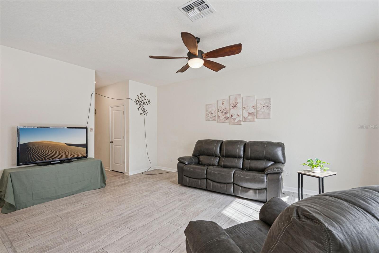 Image 4 of 42 For 2044 Cades Cove Way