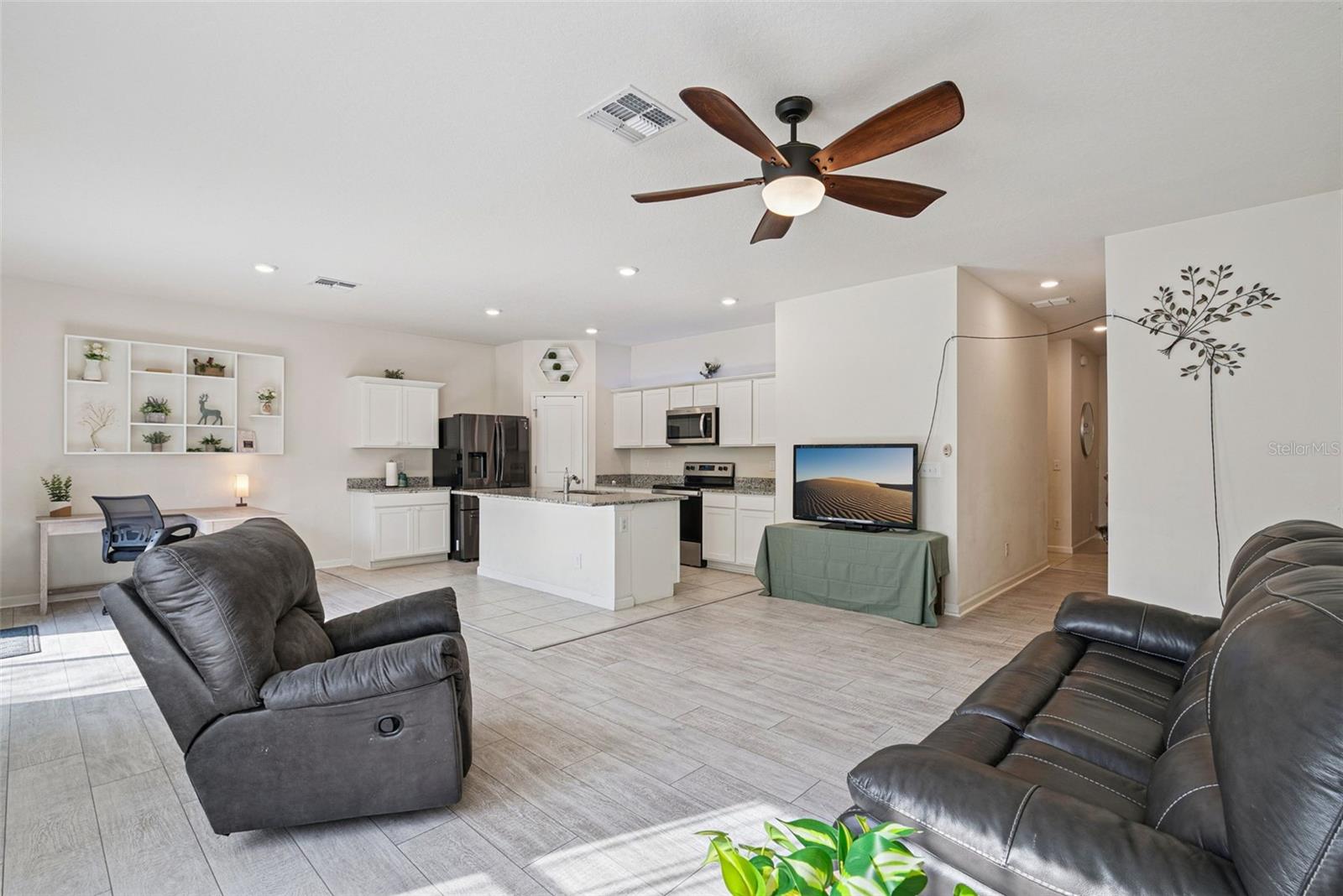 Image 5 of 42 For 2044 Cades Cove Way