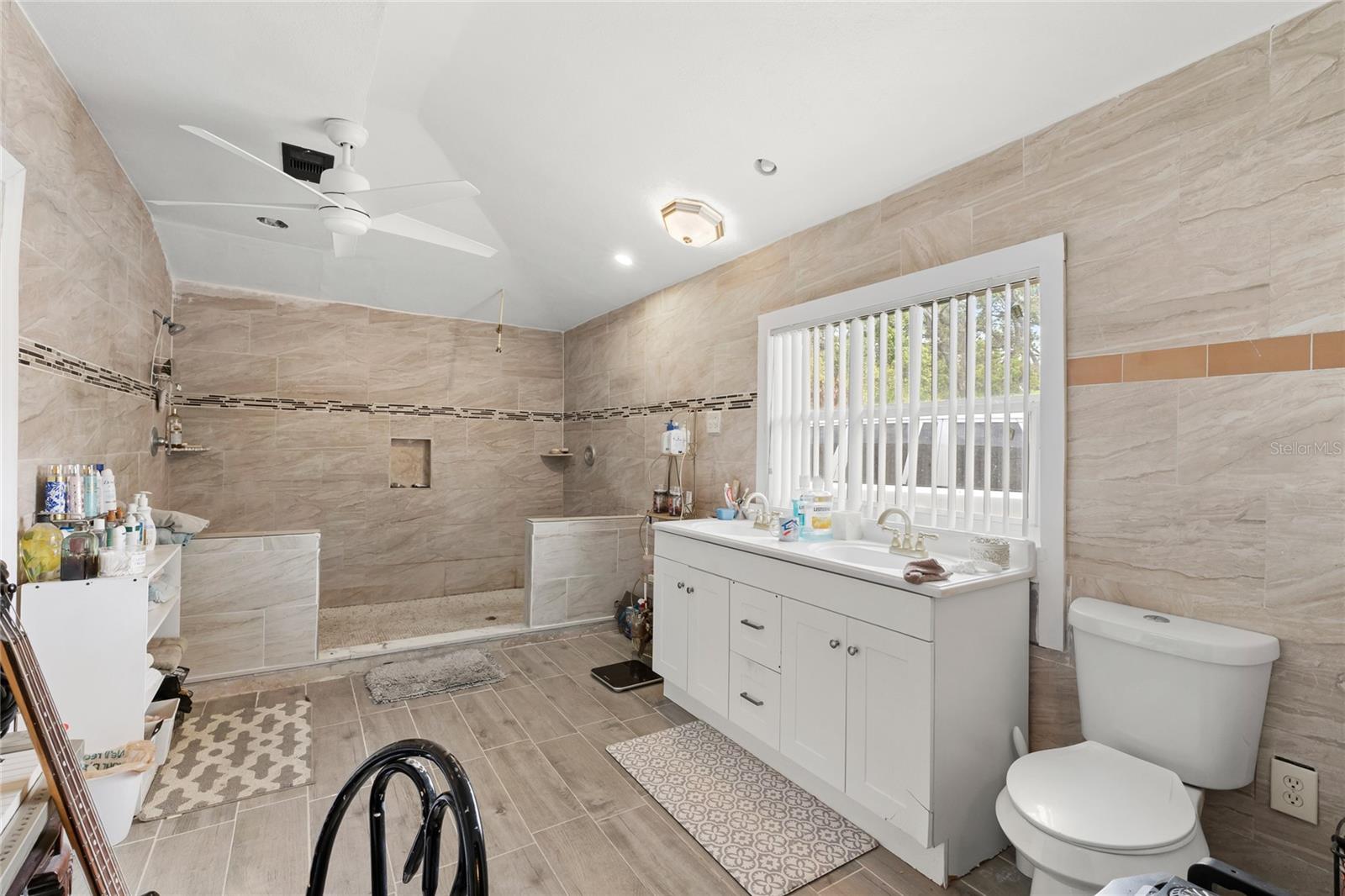 Image 16 of 30 For 7033 Tallowtree Lane