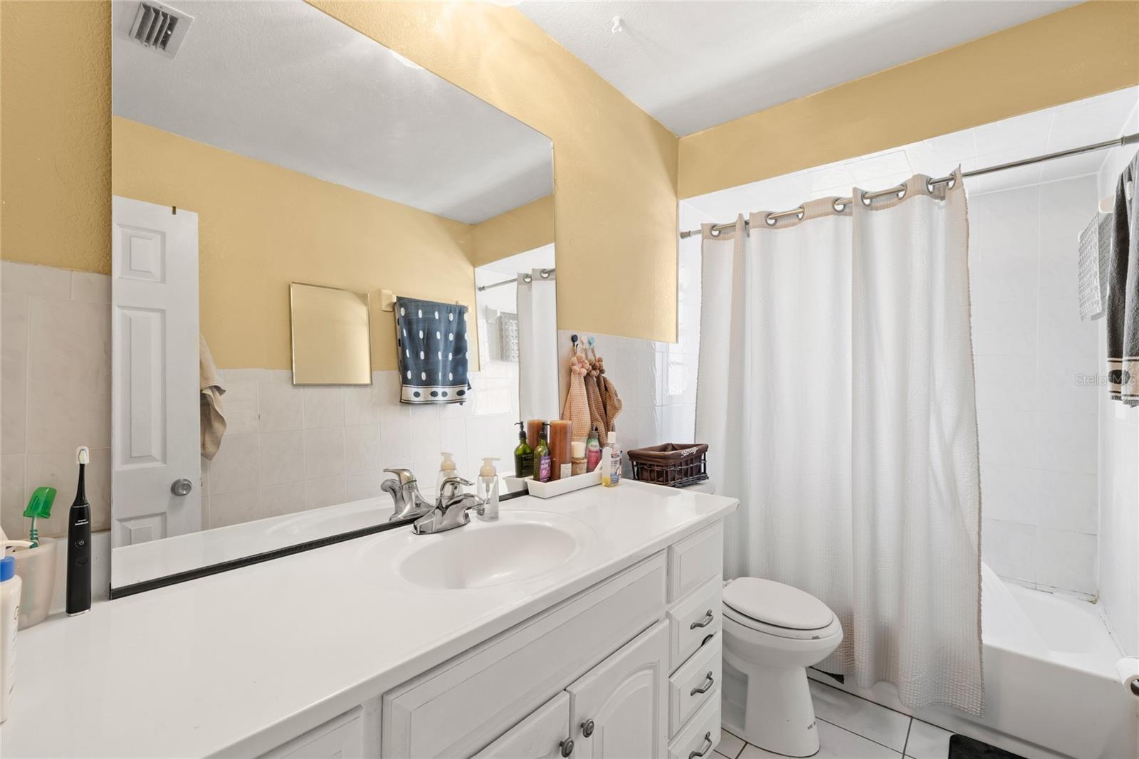 Image 20 of 30 For 7033 Tallowtree Lane