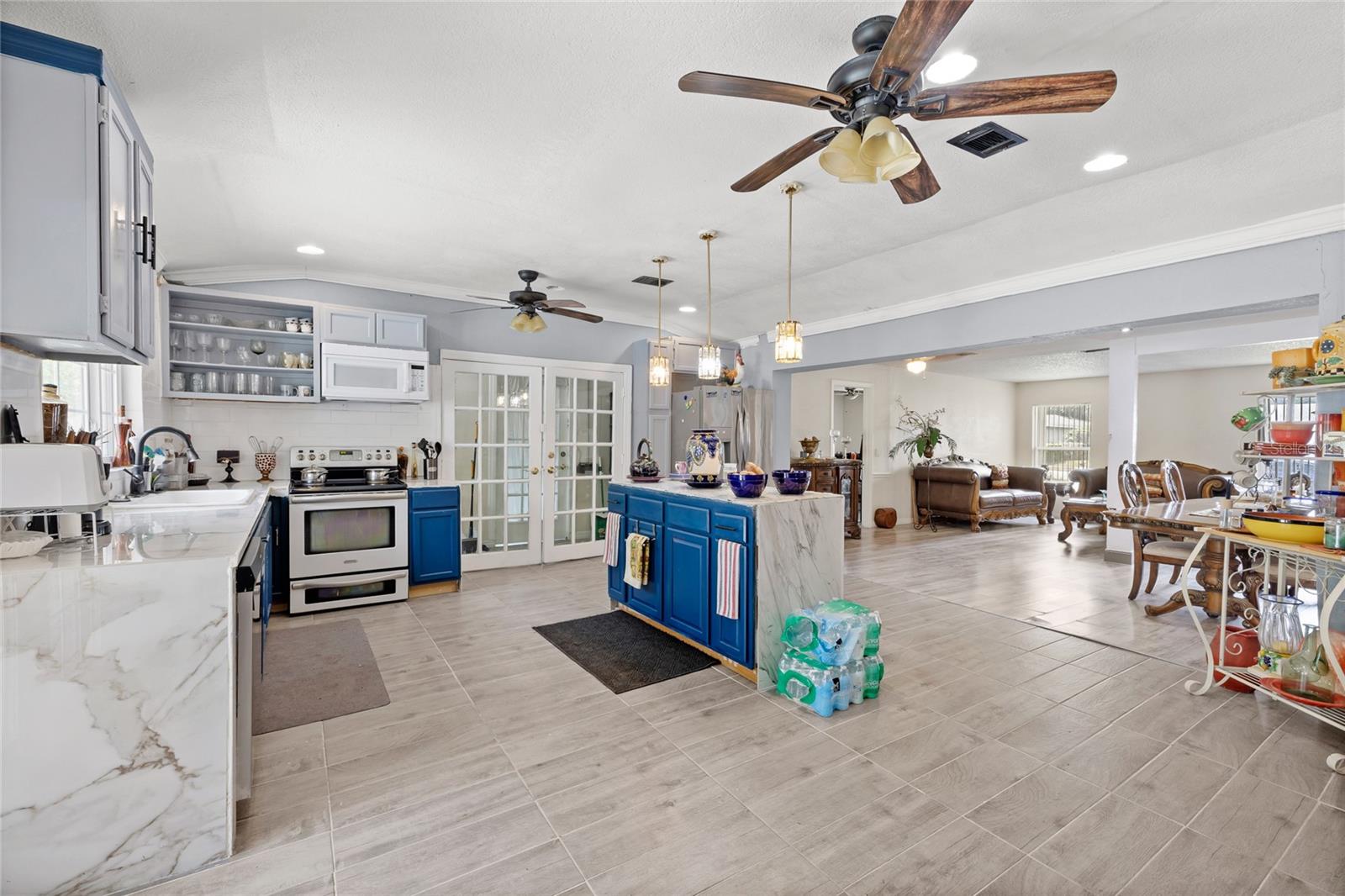 Image 3 of 30 For 7033 Tallowtree Lane