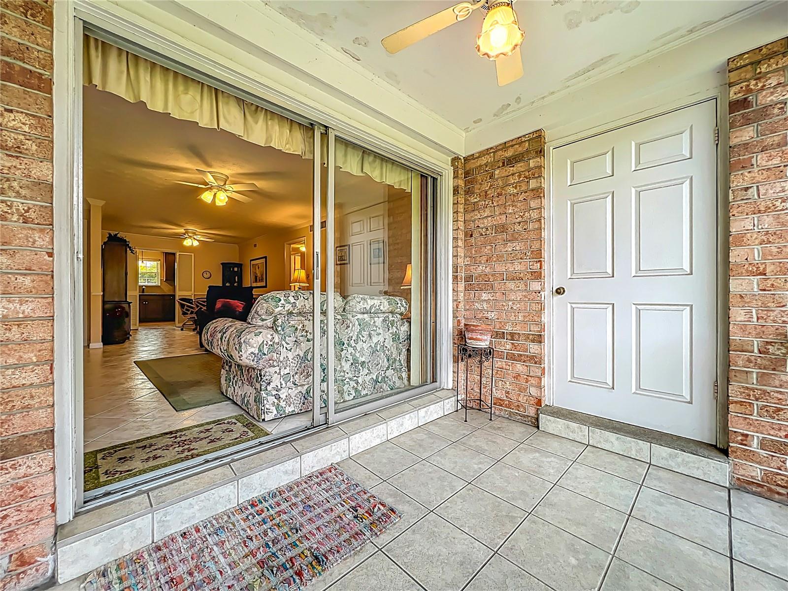 Image 18 of 24 For 4262 Lake Underhill Road 9c7