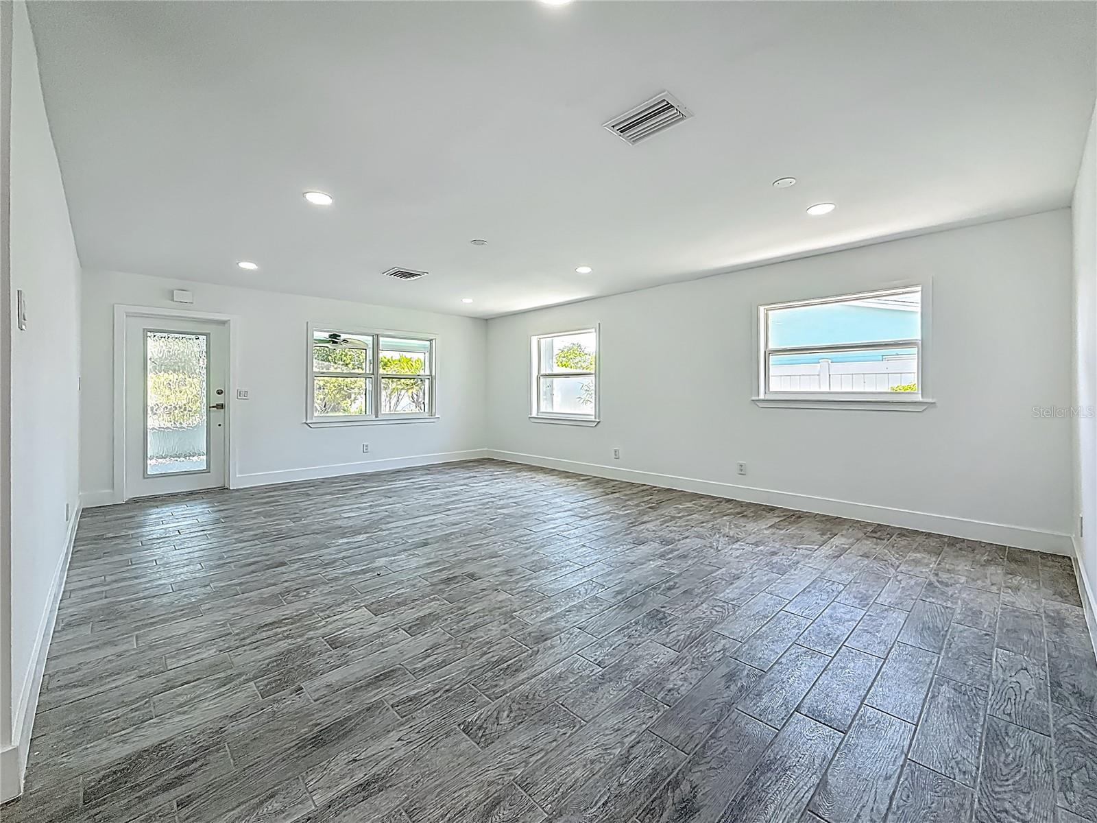 Image 14 of 41 For 3768 Arkansas Avenue Ne