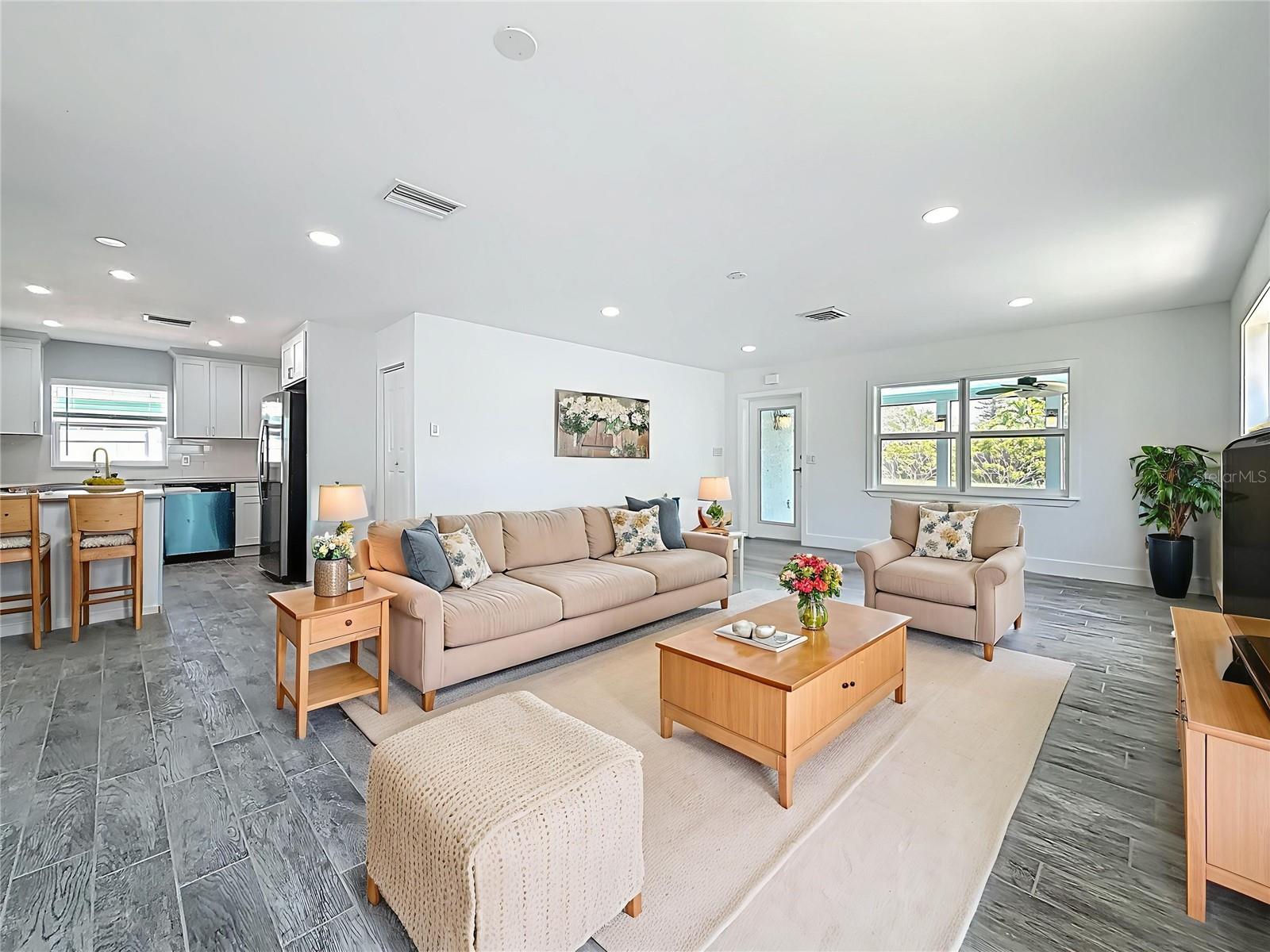 Image 5 of 41 For 3768 Arkansas Avenue Ne