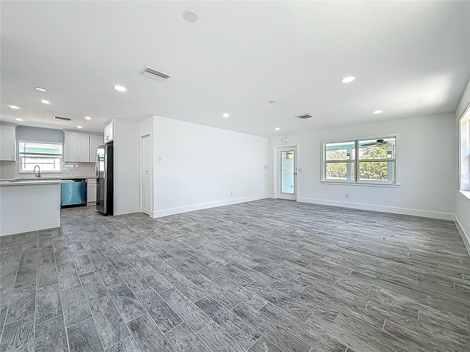 Image 6 of 41 For 3768 Arkansas Avenue Ne