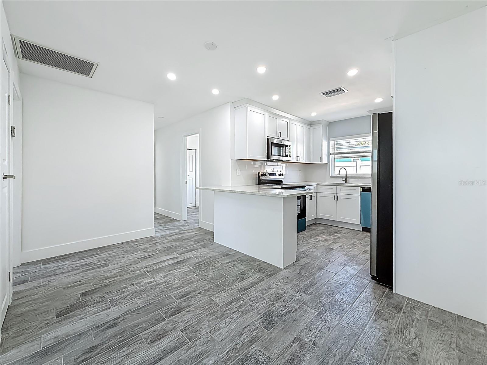 Image 7 of 41 For 3768 Arkansas Avenue Ne