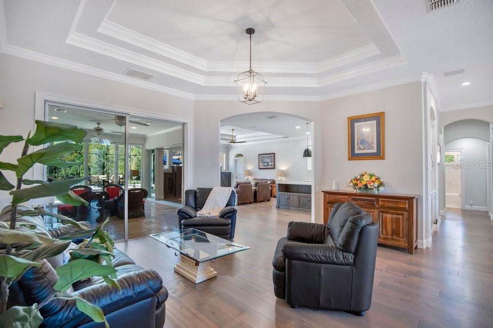 Image 10 of 55 For 328 Mapleview Court