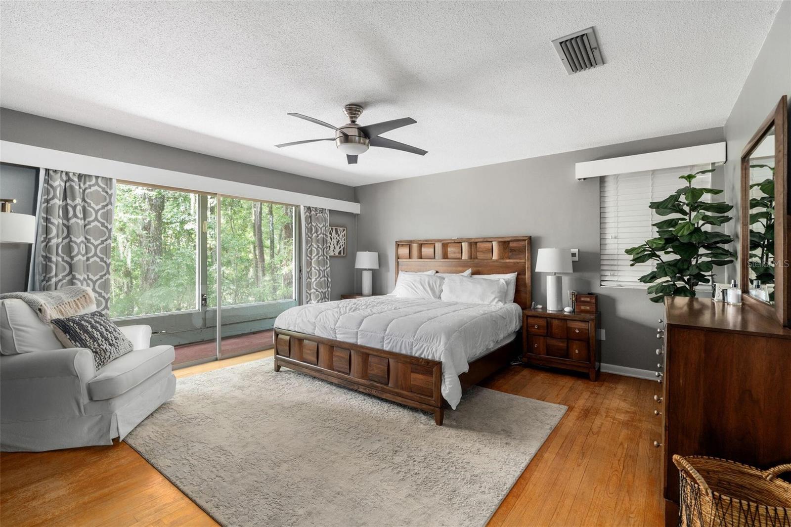 Image 18 of 52 For 4551 1st Avenue