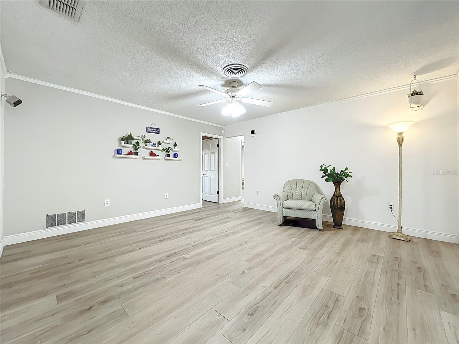 Image 17 of 59 For 737 Hardwick Court