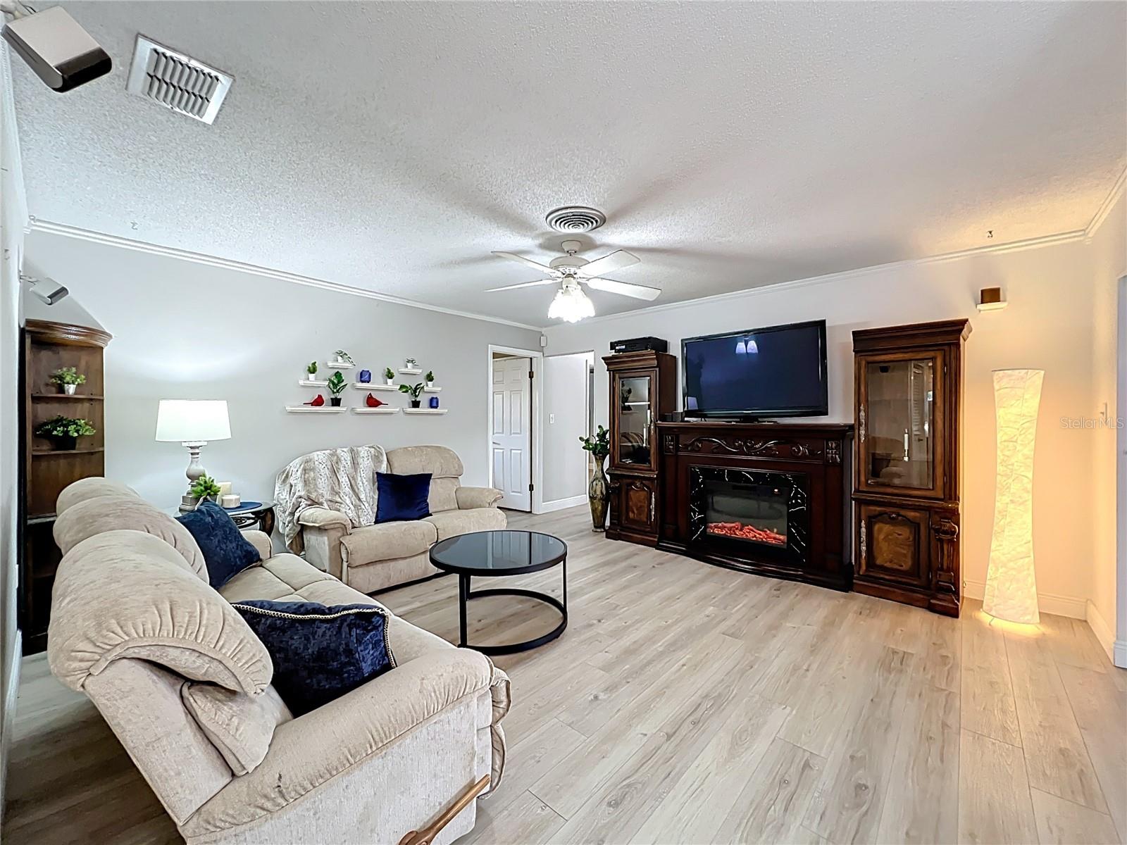 Image 18 of 59 For 737 Hardwick Court