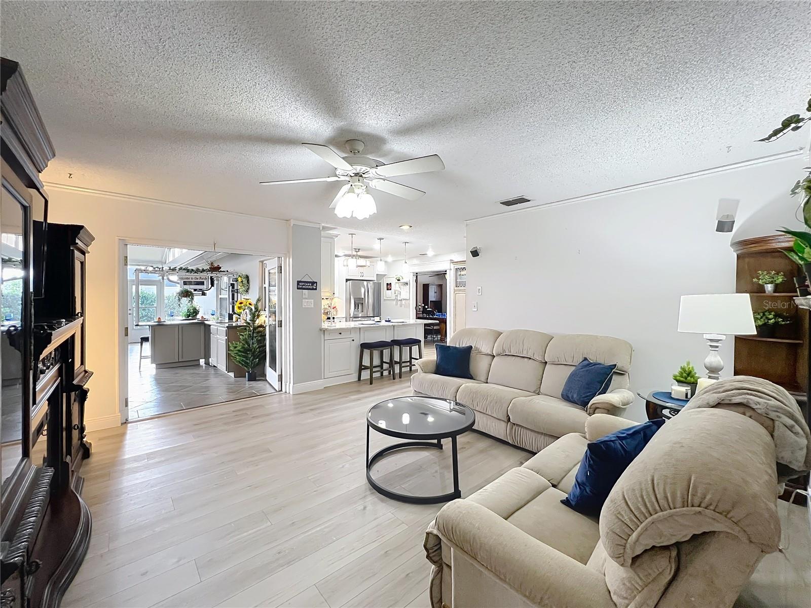 Image 21 of 59 For 737 Hardwick Court