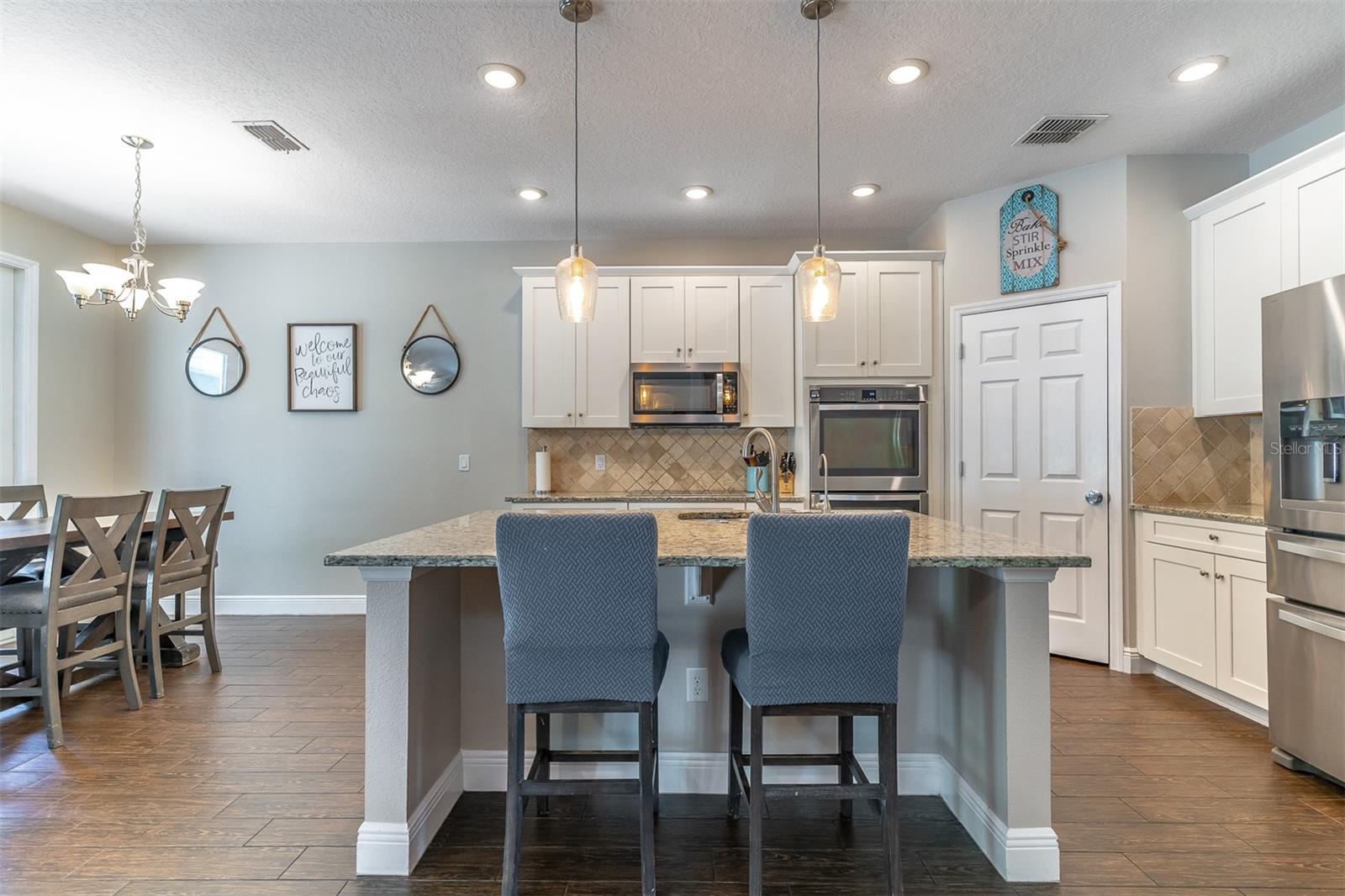 Image 10 of 42 For 689 Seven Oaks Boulevard