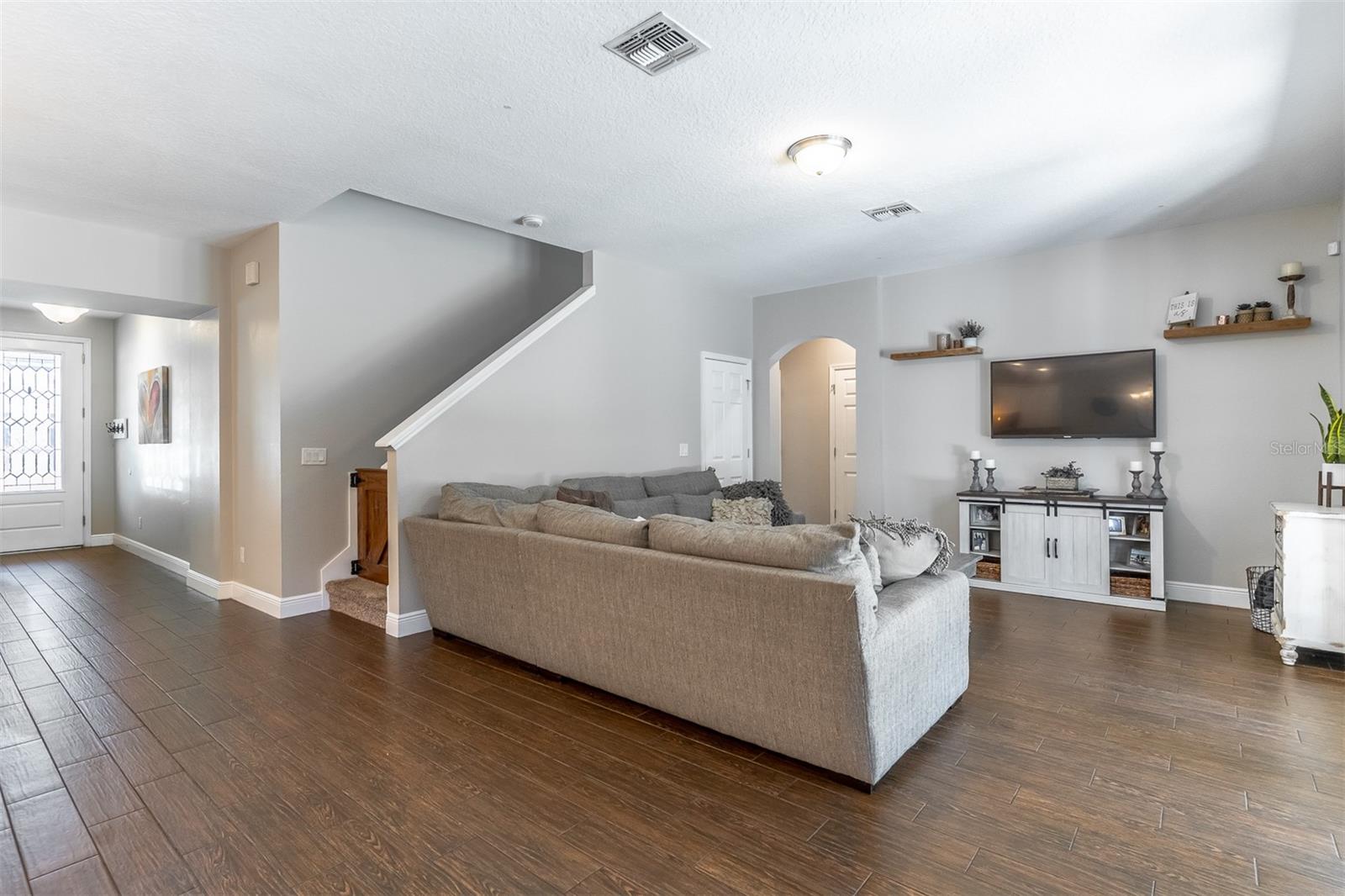 Image 11 of 42 For 689 Seven Oaks Boulevard