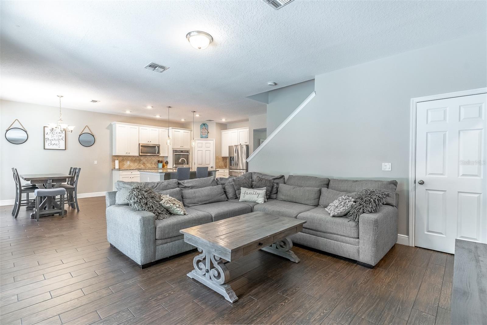 Image 12 of 42 For 689 Seven Oaks Boulevard