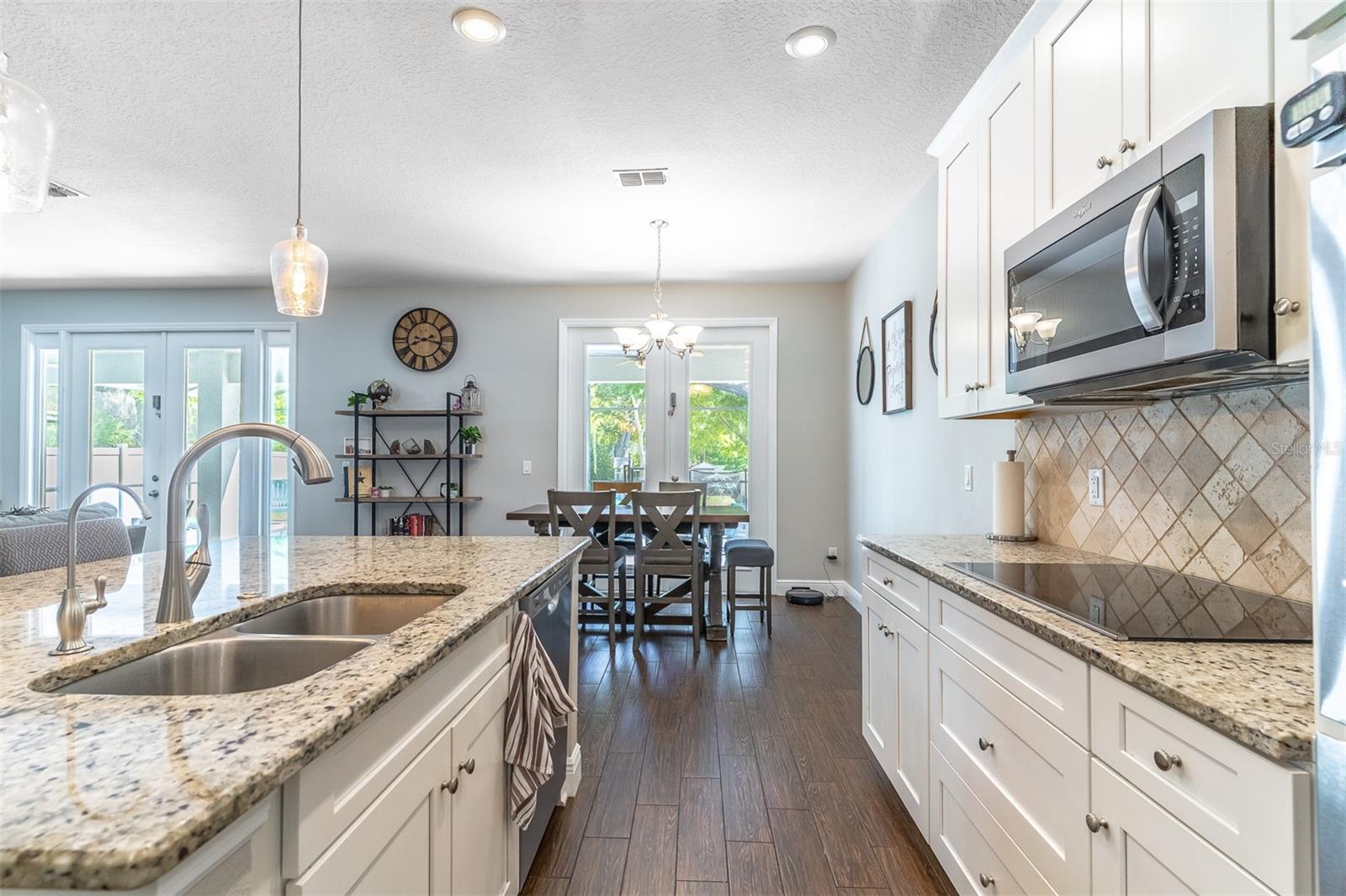 Image 13 of 42 For 689 Seven Oaks Boulevard