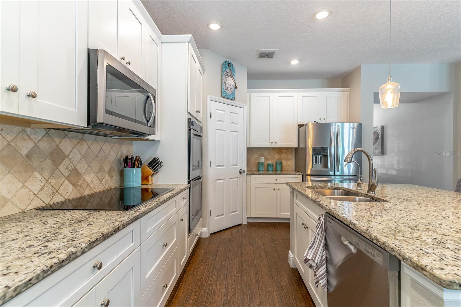 Image 14 of 42 For 689 Seven Oaks Boulevard