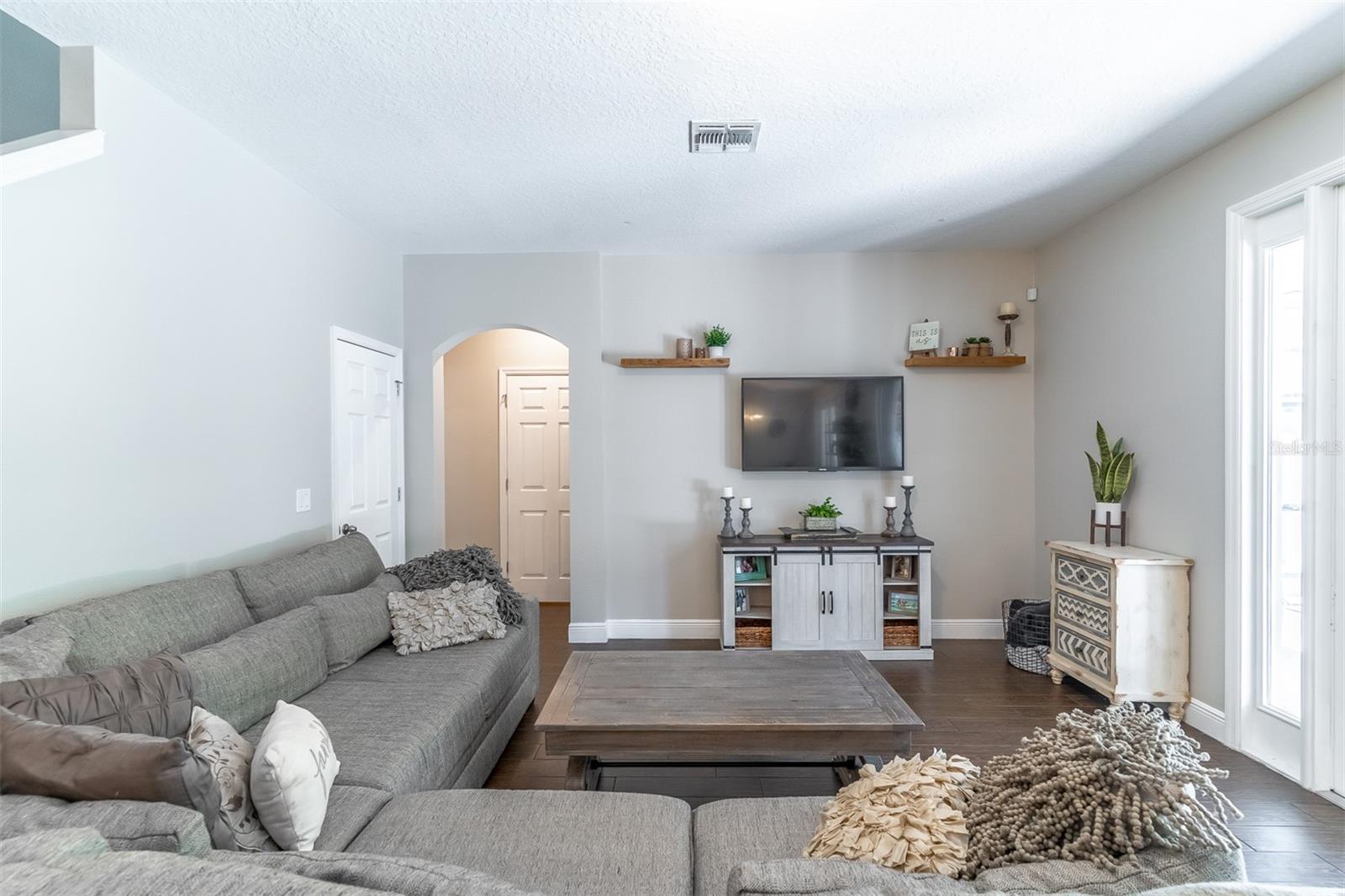 Image 17 of 42 For 689 Seven Oaks Boulevard