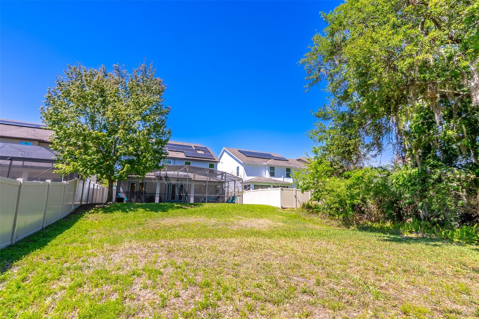 Image 25 of 42 For 689 Seven Oaks Boulevard