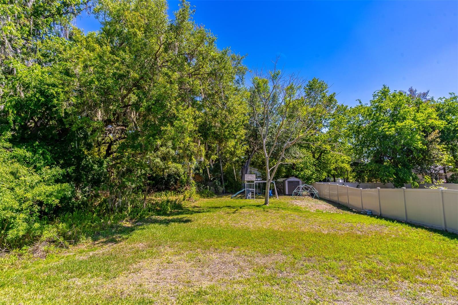 Image 26 of 42 For 689 Seven Oaks Boulevard