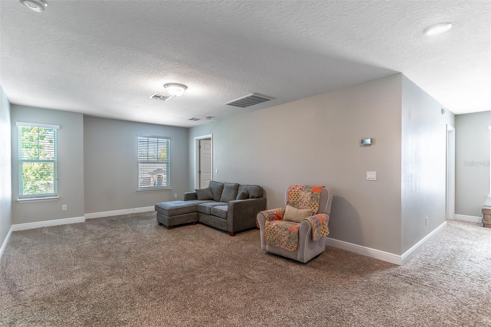 Image 29 of 42 For 689 Seven Oaks Boulevard