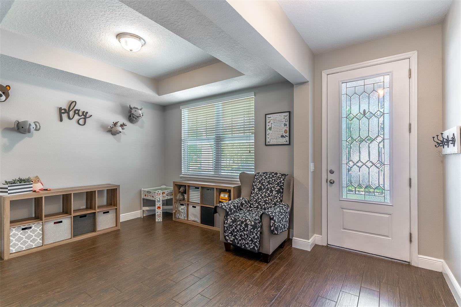 Image 6 of 42 For 689 Seven Oaks Boulevard