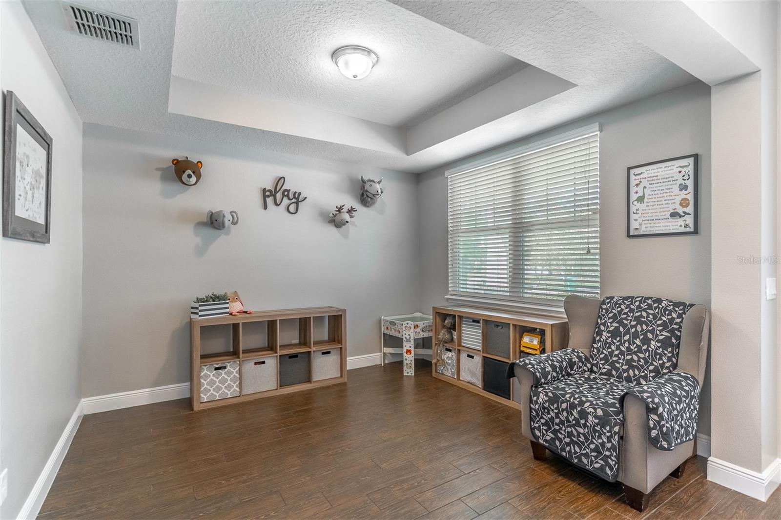 Image 8 of 42 For 689 Seven Oaks Boulevard