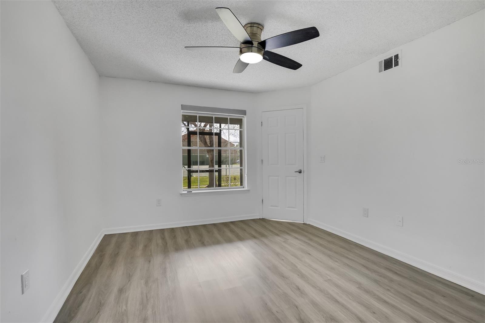 Image 14 of 31 For 413 Fountainhead Circle 132