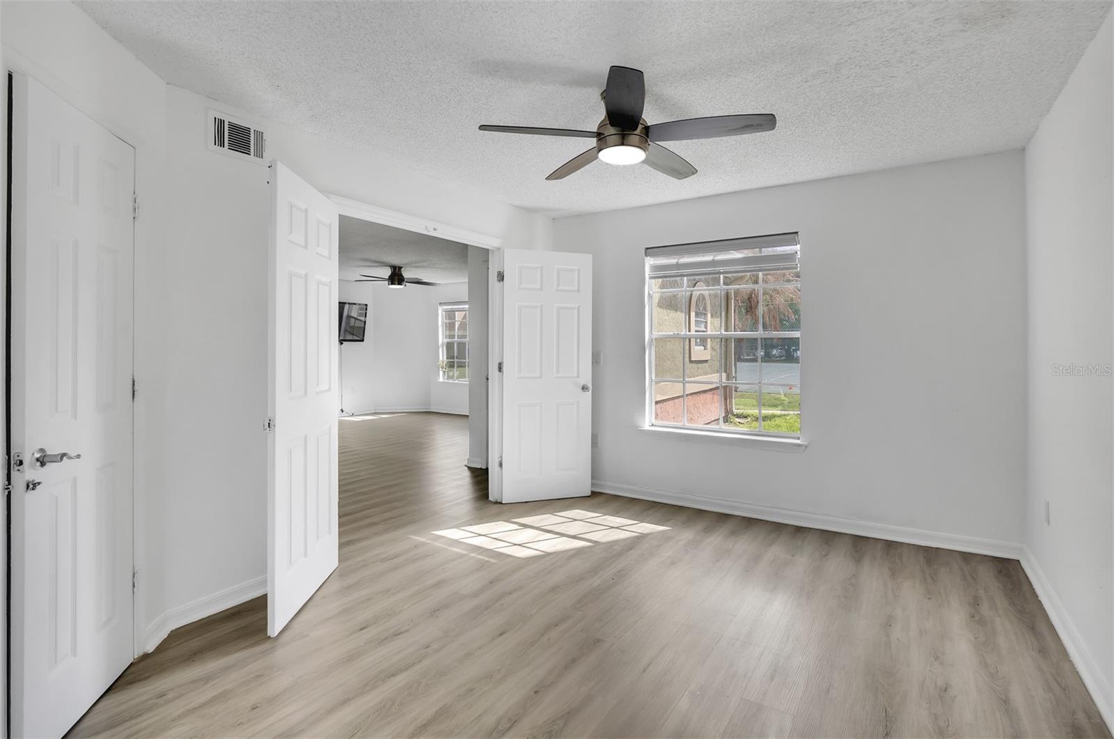 Image 20 of 31 For 413 Fountainhead Circle 132