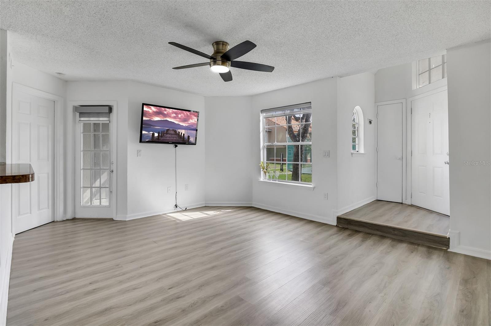 Image 7 of 31 For 413 Fountainhead Circle 132