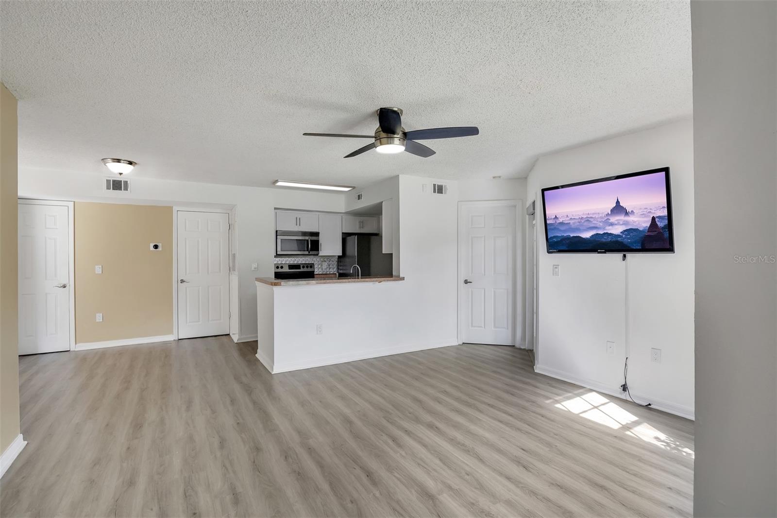 Image 8 of 31 For 413 Fountainhead Circle 132