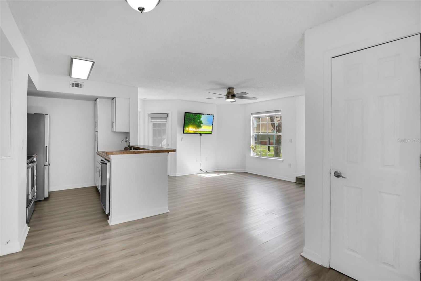 Image 9 of 31 For 413 Fountainhead Circle 132