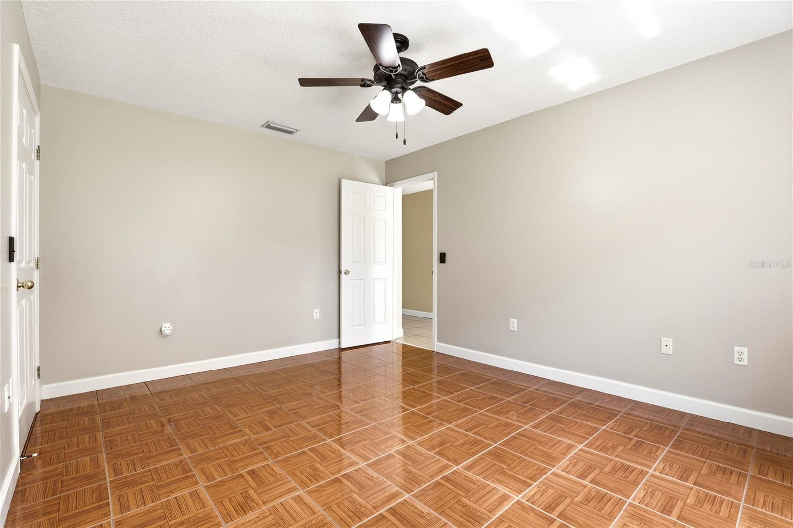 Image 17 of 29 For 125 5th Street