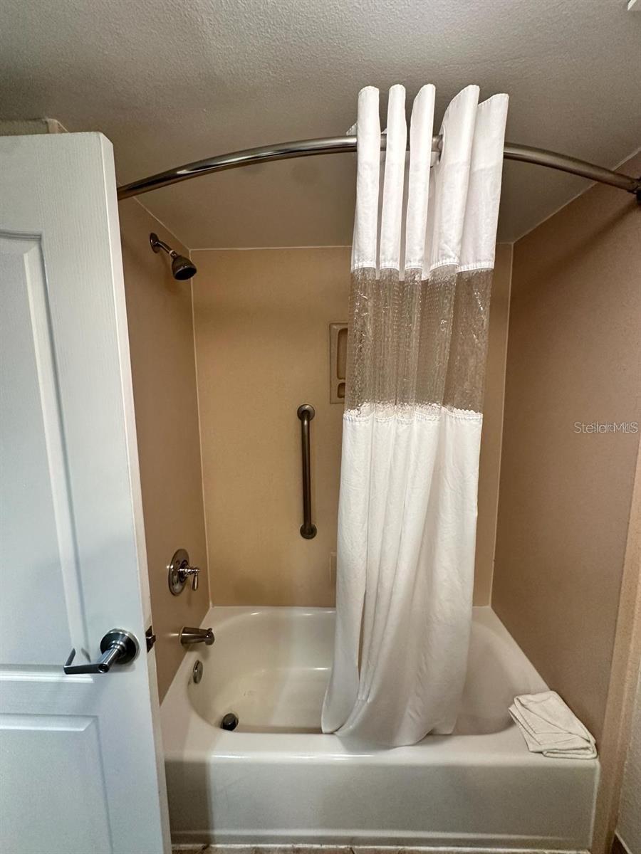 Image 10 of 17 For 3000 Maingate Lane 326